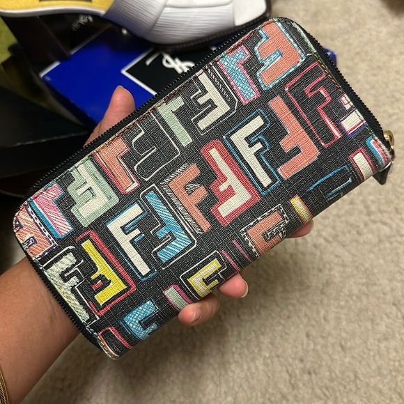 Fendi wallet - Picture 1 of 10